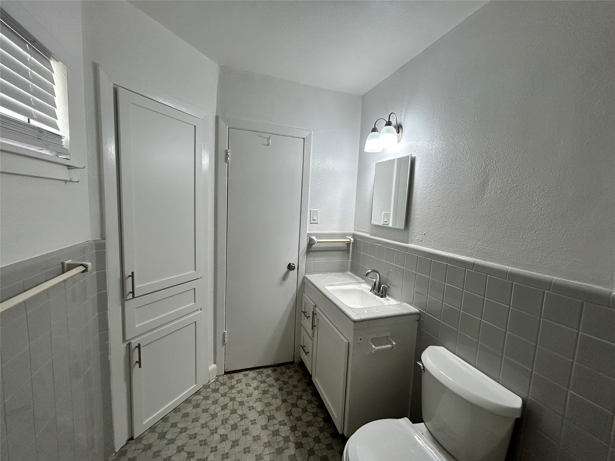 3520 Garrott Street, Unit 2 Houston, TX 77006 - Photo 10 of 14 a bathroom with a sink toilet and shower
