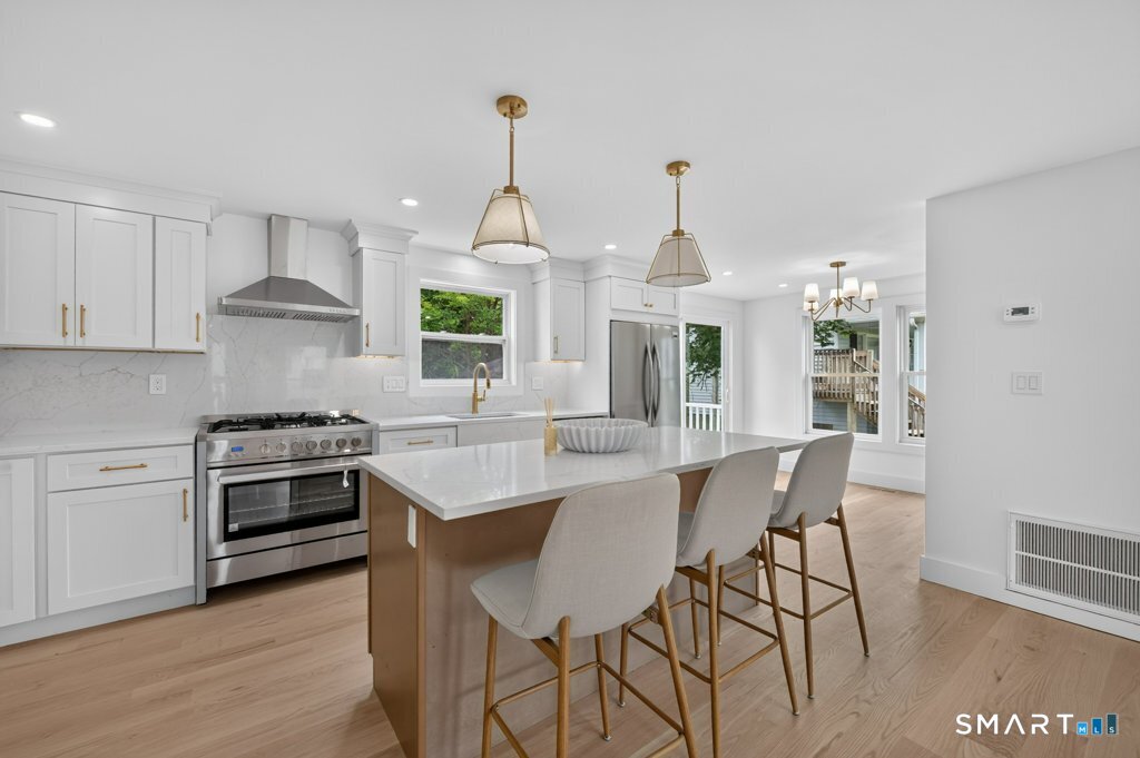 741 Old Stratfield Road Fairfield, CT 06825 - Photo 8 of 29 Gallery Image 8