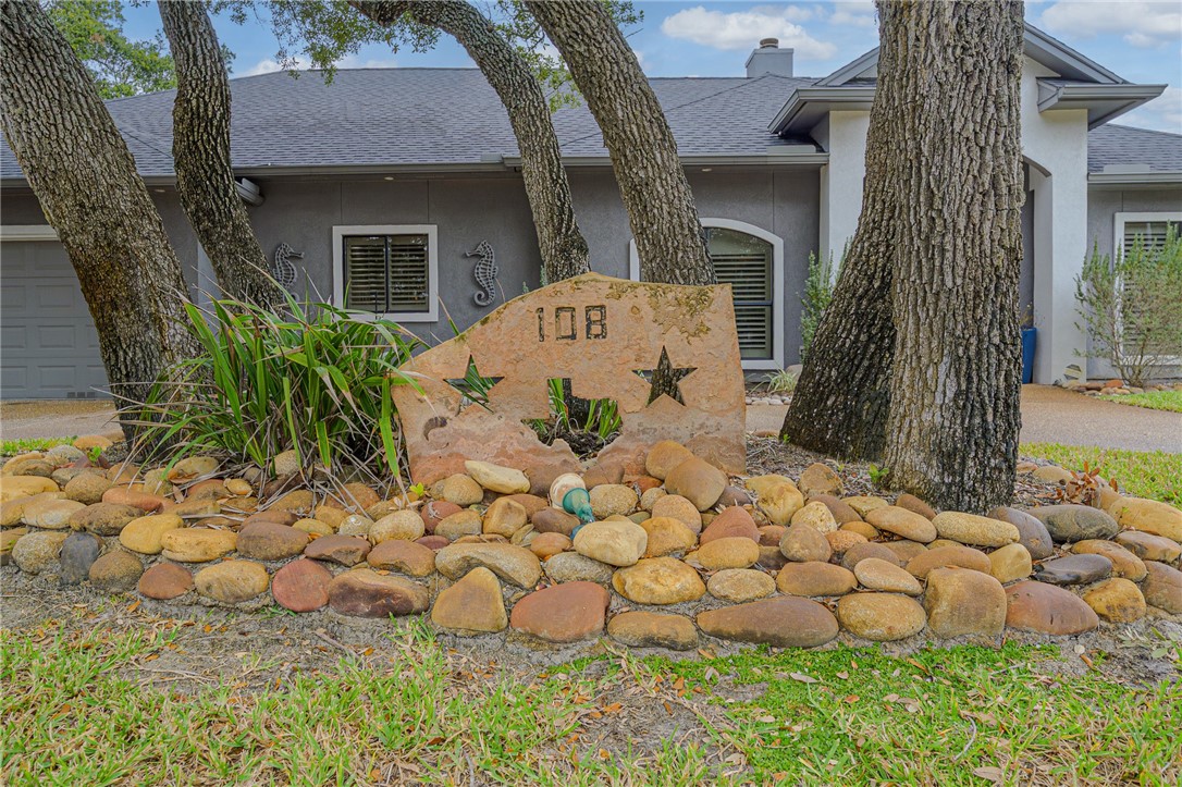 108 Cedar Ridge Drive Rockport, TX 78382 - Photo 3 of 40
