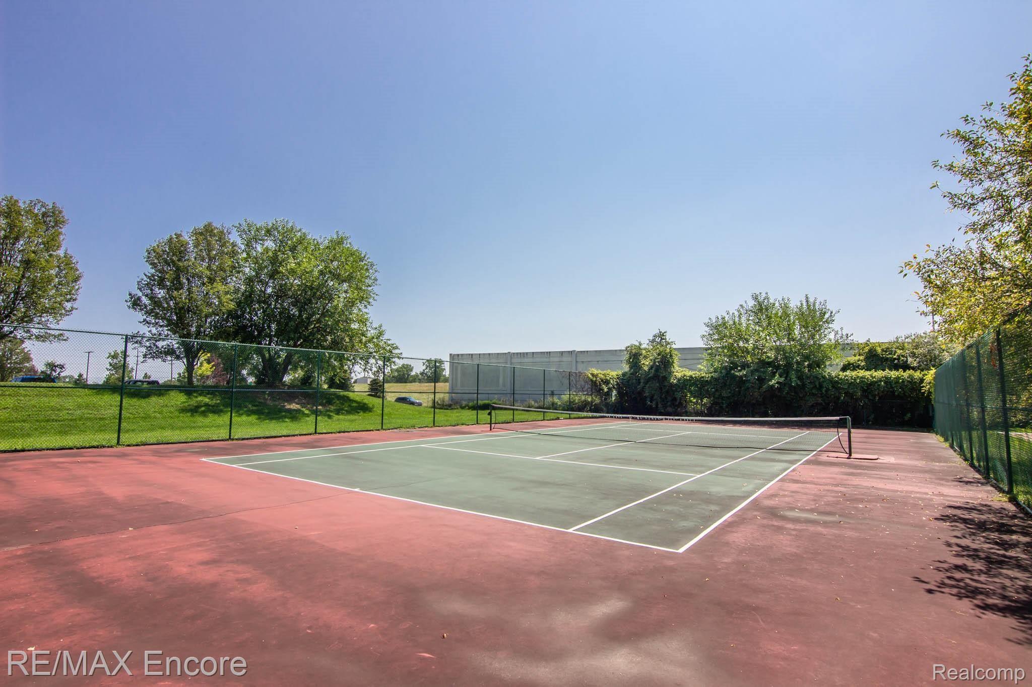 1649 Emerson Circle Rochester, MI 48307 - Photo 27 of 29 Community Tennis Courts