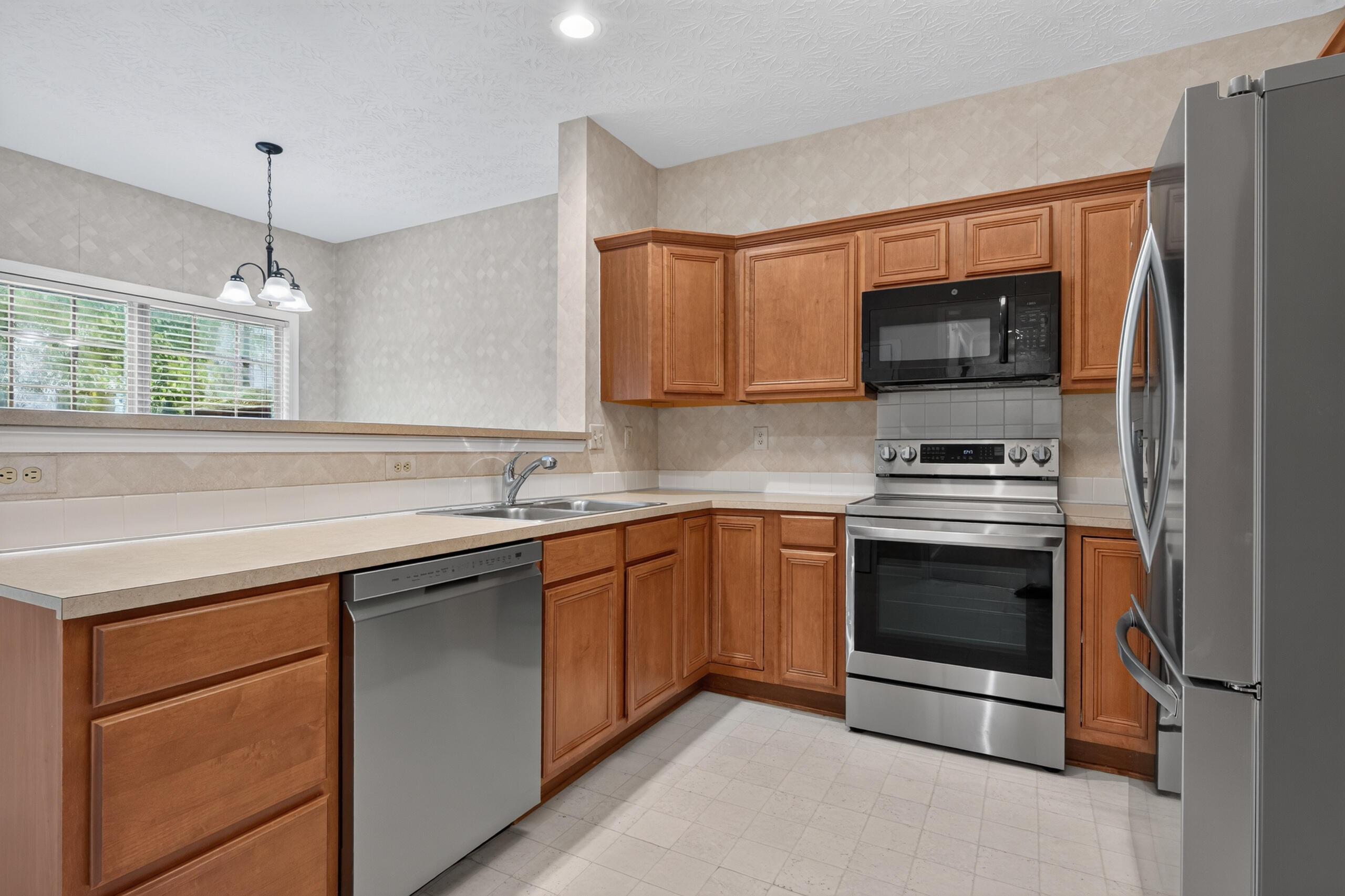 2193 Shaker Run Road Lexington, KY 40509 - Photo 15 of 34 Updated appliances and new kitchen flooring!
