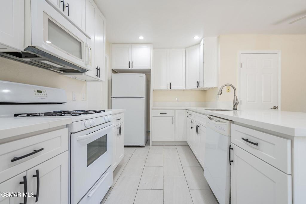 5213 Huntley Street, Unit 45 Simi Valley, CA 93063 - Photo 10 of 25