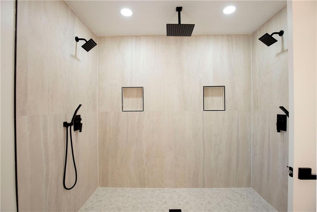 2095 Uniwattee Trail Southeast Dacula, GA 30019 - Photo 18 of 20 a bathroom with a shower