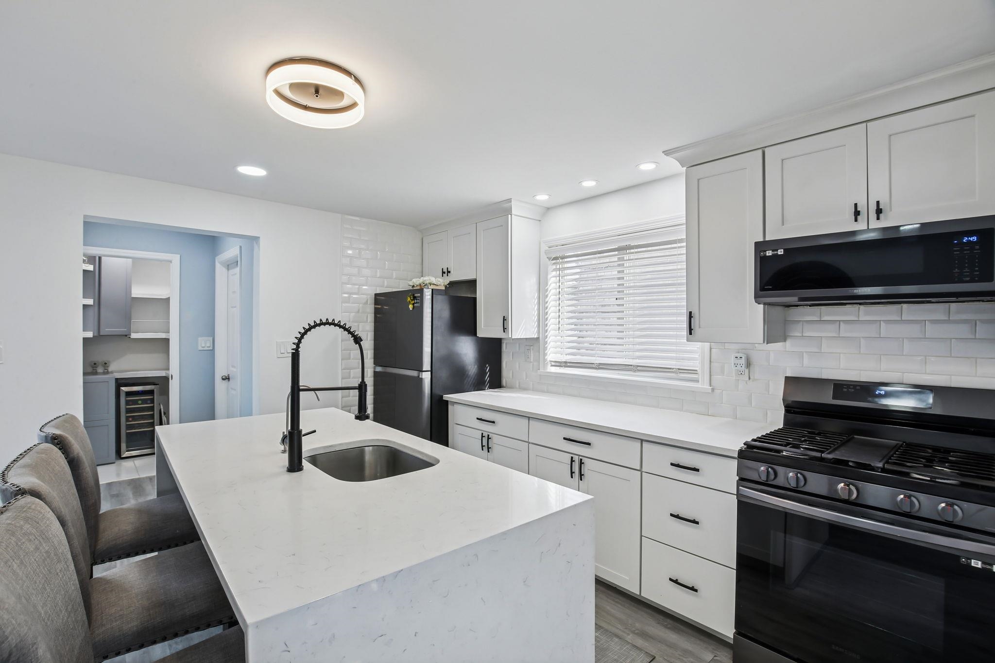 53 Cottage Street Bayonne, NJ 07002 - Photo 2 of 22