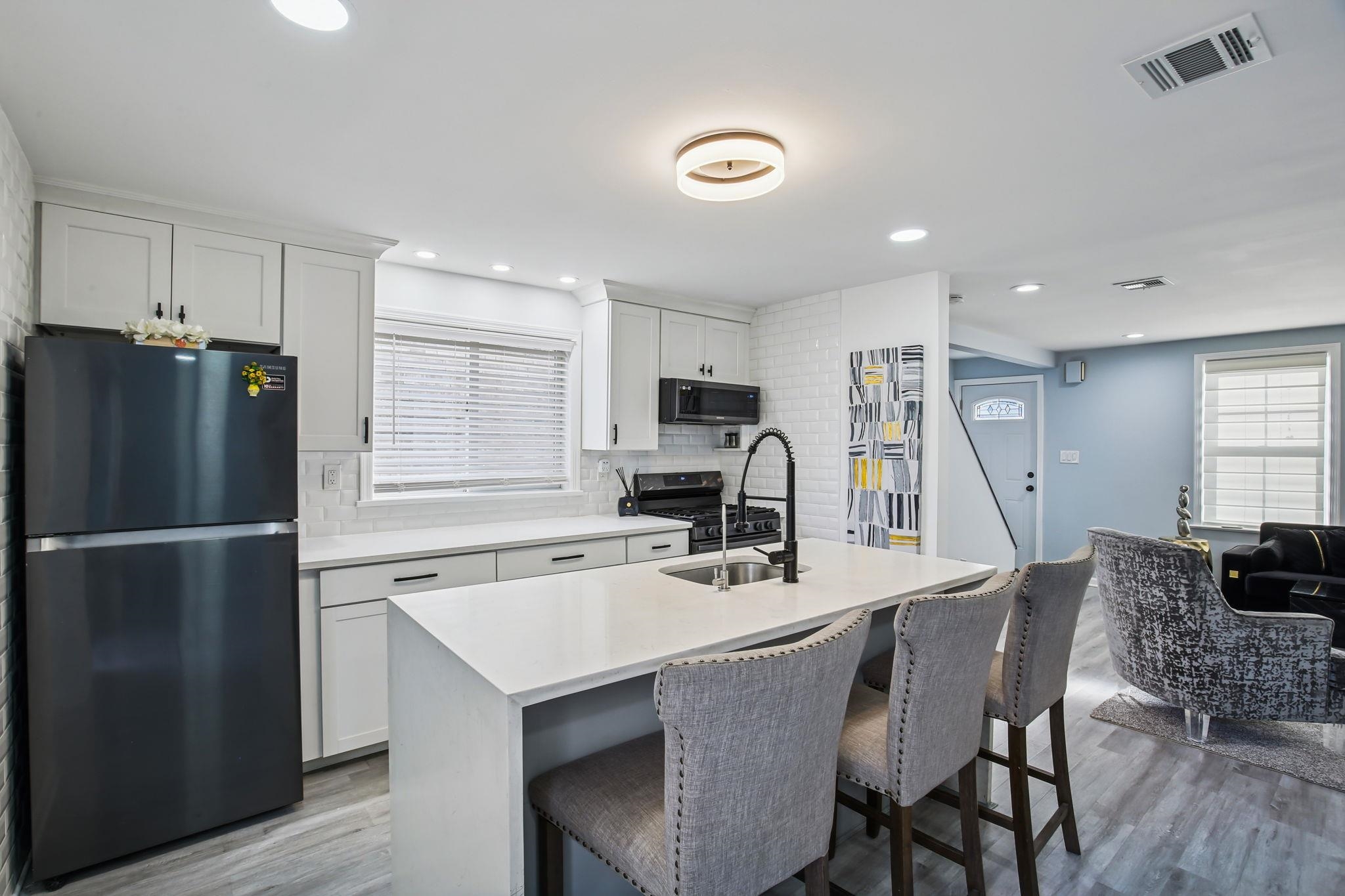 53 Cottage Street Bayonne, NJ 07002 - Photo 4 of 22