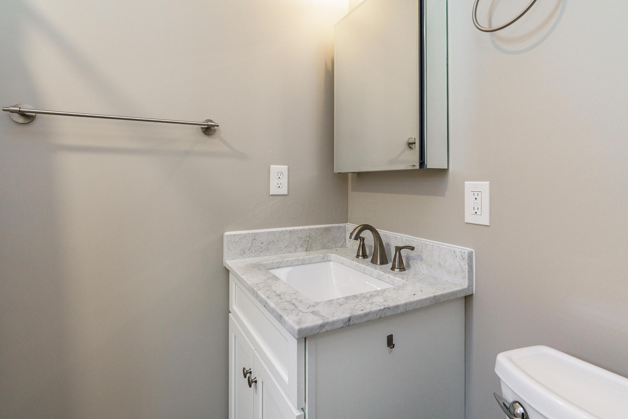 1780 Riverhill Road Columbus, OH 43221 - Photo 17 of 35 Primary bathroom