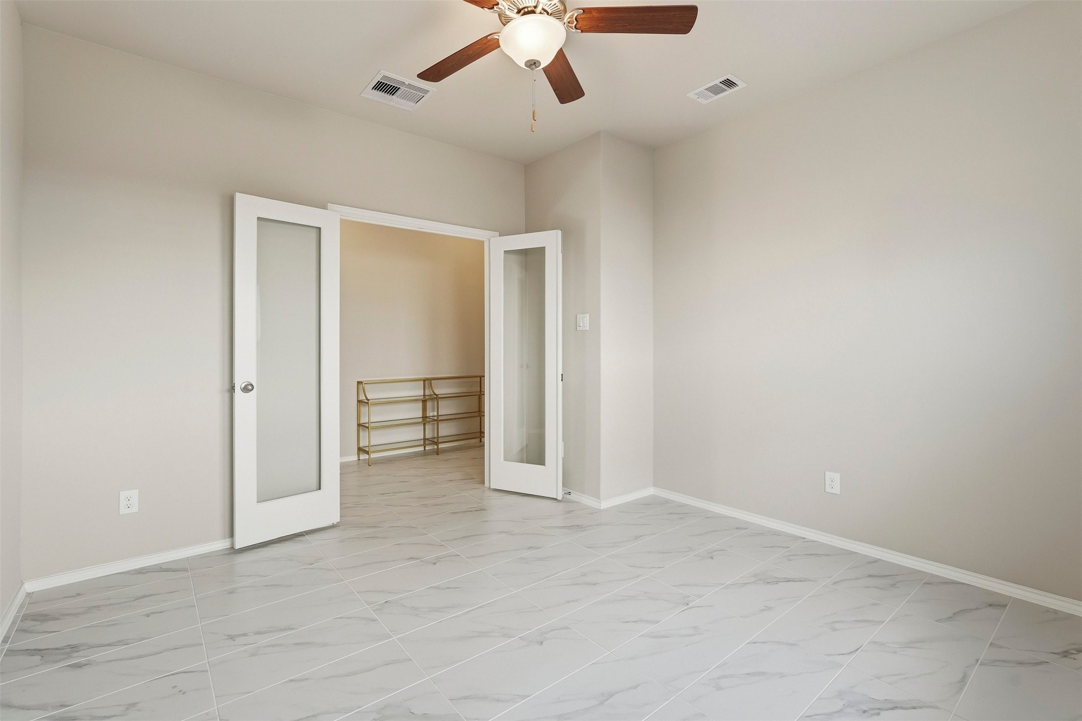 10526 Cabot Trail Rosharon, TX 77583 - Photo 16 of 24 an empty room with a ceiling fan and carpet