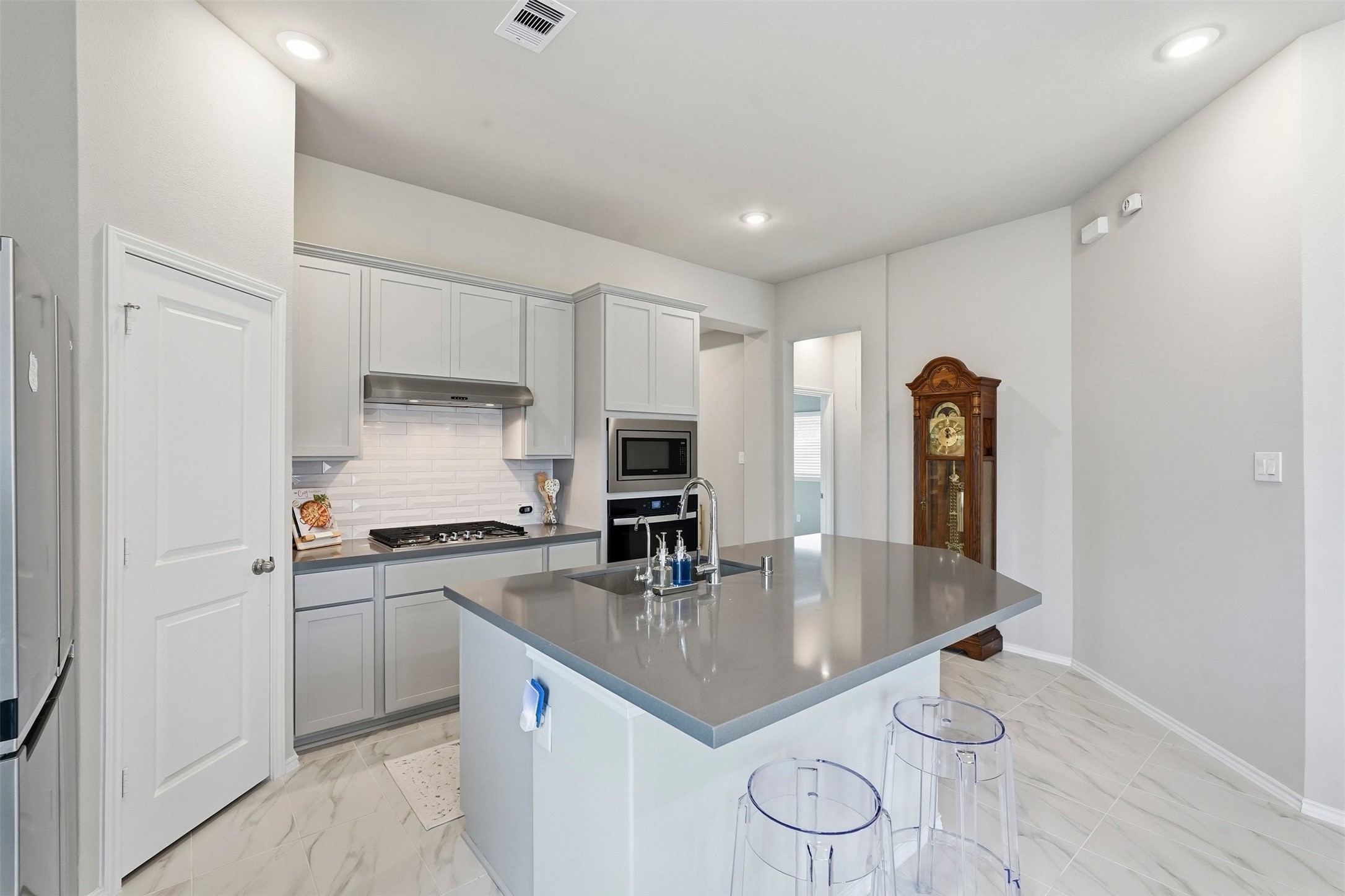 10526 Cabot Trail Rosharon, TX 77583 - Photo 5 of 24 a kitchen with stainless steel appliances granite countertop a sink a stove and a refrigerator