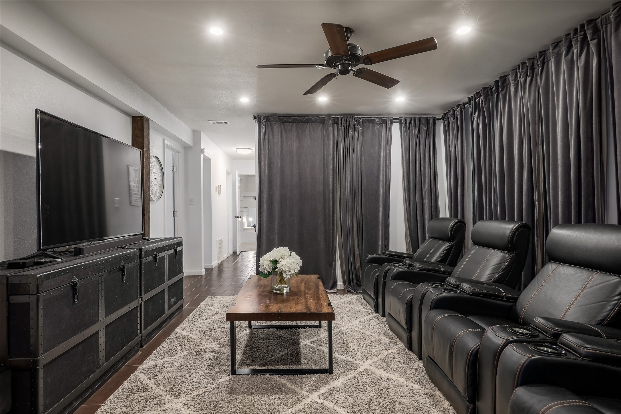 525 Ellen Williams Loop Kingsland, TX 78639 - Photo 15 of 36 a living room with furniture