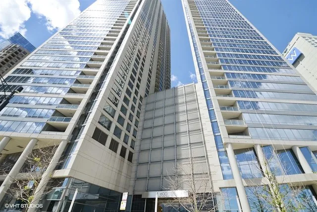 $4,300 | 600 North Lake Shore Drive, Unit 2002, Chicago, IL 60611