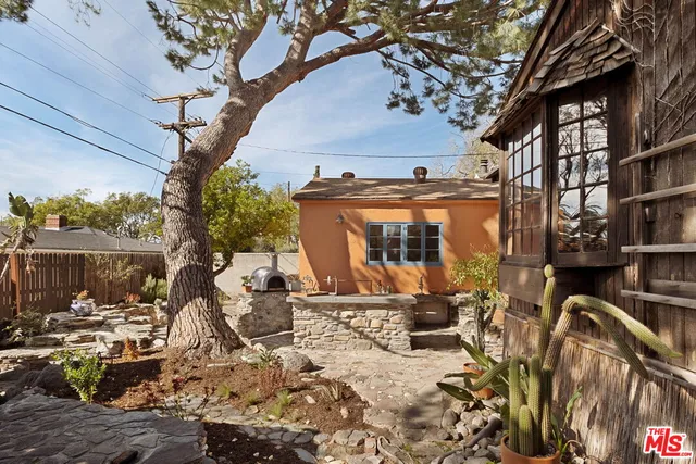 $1,195,000 | 2076 Watson Street, Glendale, CA 91201