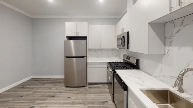 $2,000 | 680 Grand Street, Unit 410, Jersey City, NJ 07304