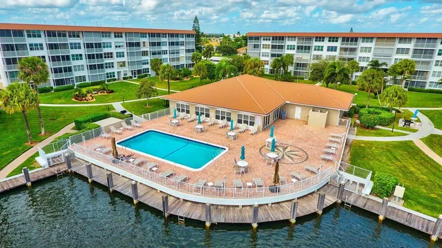 $329,900 | 931 Gardenia Drive, Unit 367, Delray Beach, FL 33483