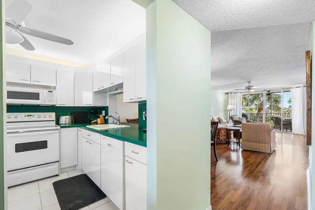 $329,900 | 931 Gardenia Drive, Unit 367, Delray Beach, FL 33483