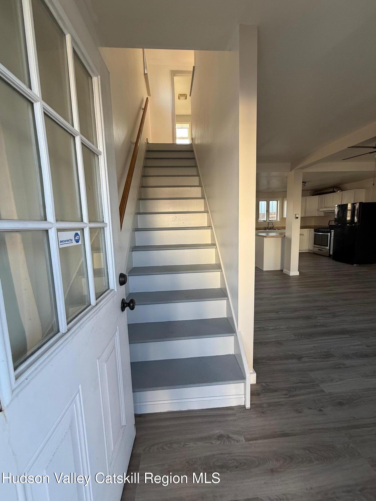 4 Frederick Street Hudson, NY 12534 - Photo 5 of 14 a view of entryway