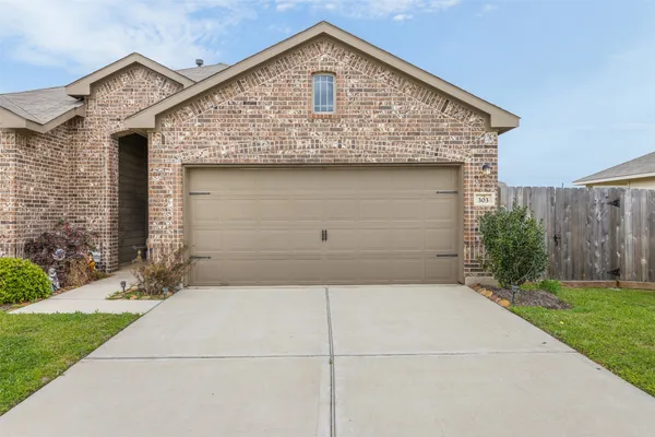 $344,900 | 303 Morning Dove Trail, Sealy, TX 77474