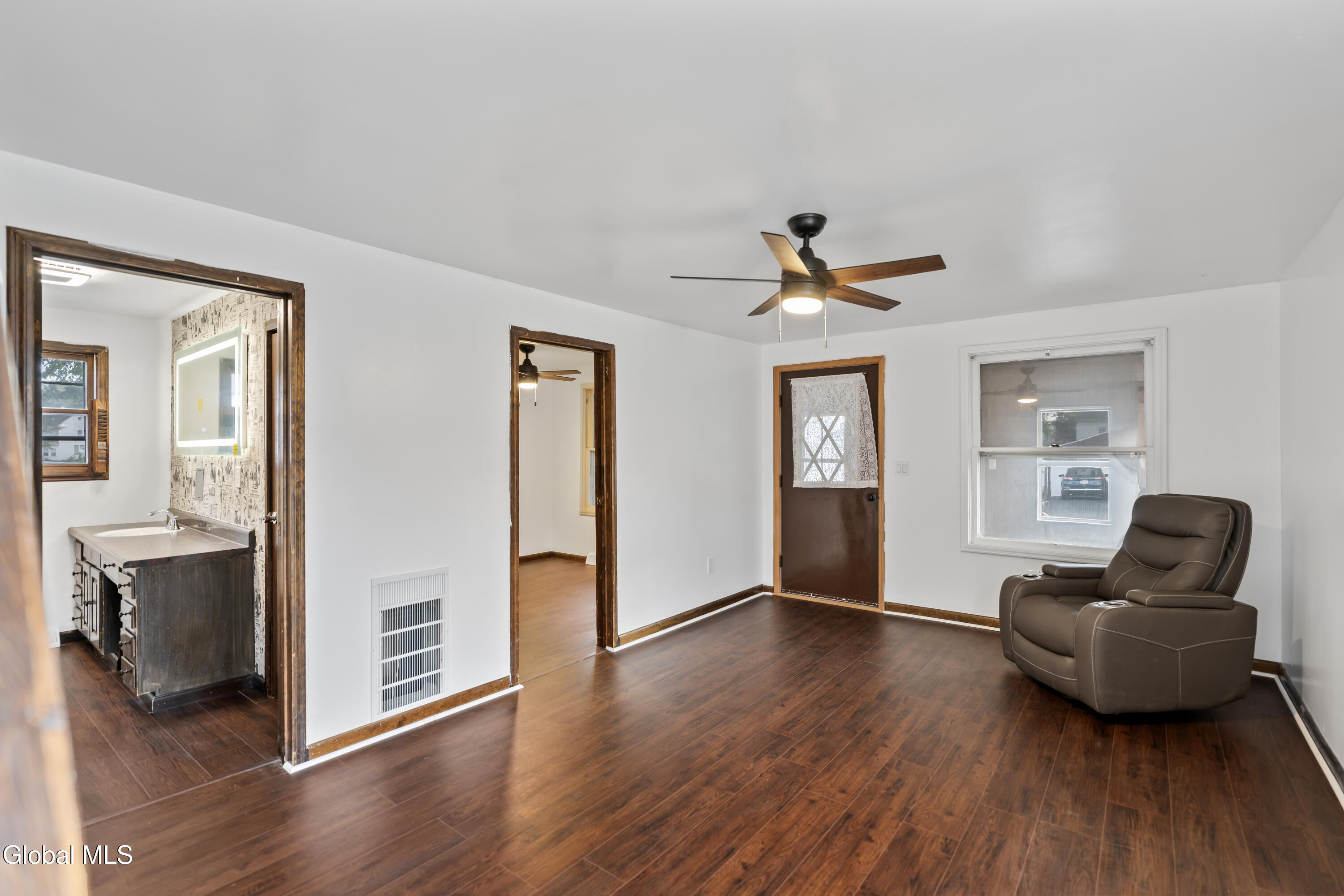 3123 Albany Street Schenectady, NY 12304 - Photo 6 of 26 DSC07774