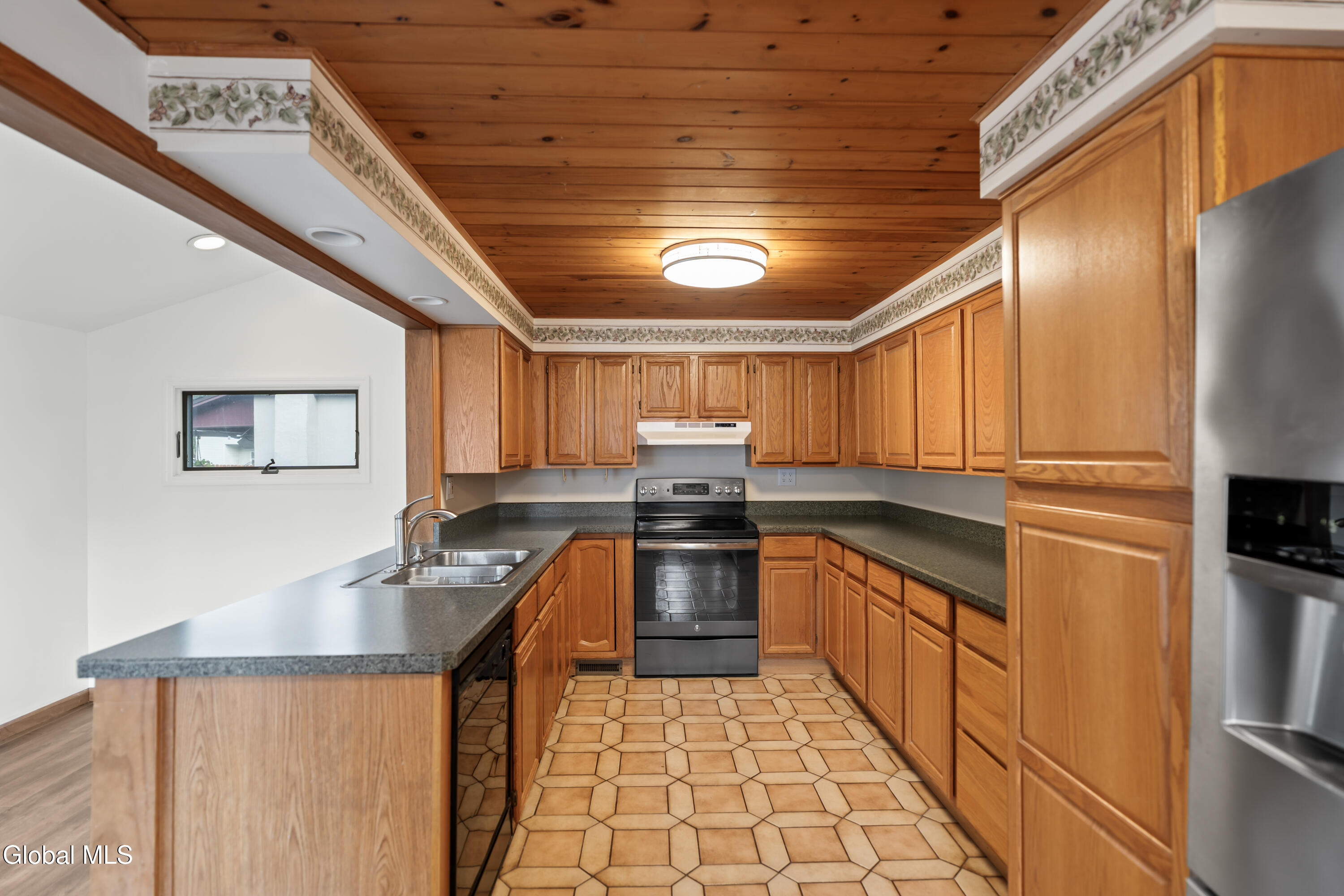 3123 Albany Street Schenectady, NY 12304 - Photo 8 of 26 DSC07786