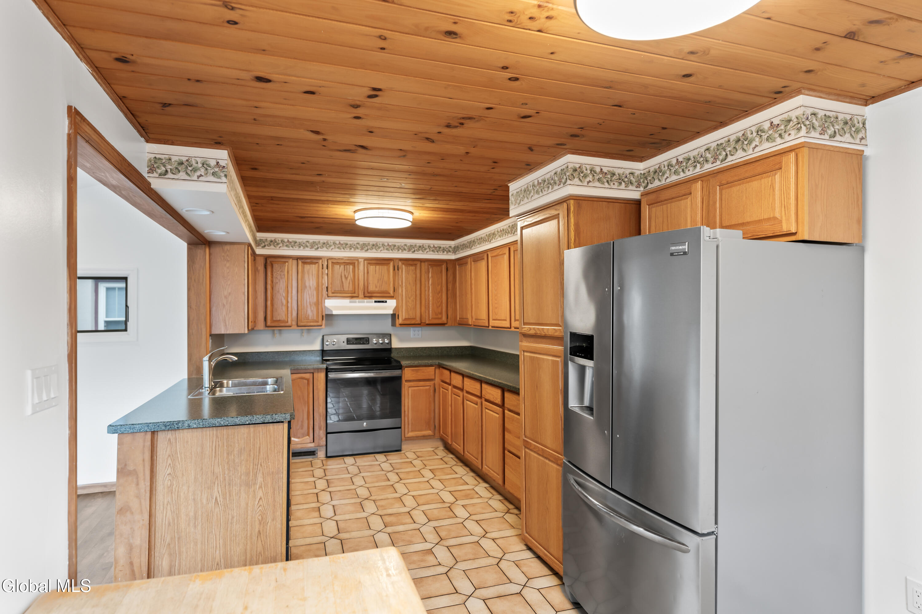 3123 Albany Street Schenectady, NY 12304 - Photo 9 of 26 DSC07783