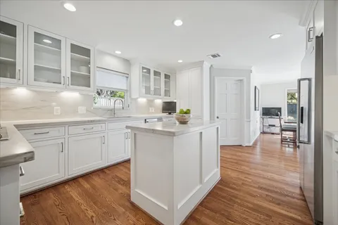 $1,825,000 | 222 Plantation Road, Bunker Hill Village, TX 77024