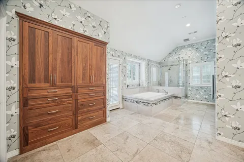 $1,825,000 | 222 Plantation Road, Bunker Hill Village, TX 77024