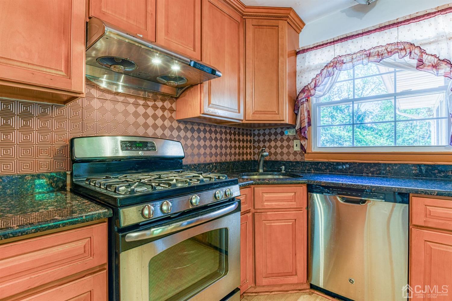 4 Hudson Road East Brunswick, NJ 08816 - Photo 23 of 43 Gallery Image 23