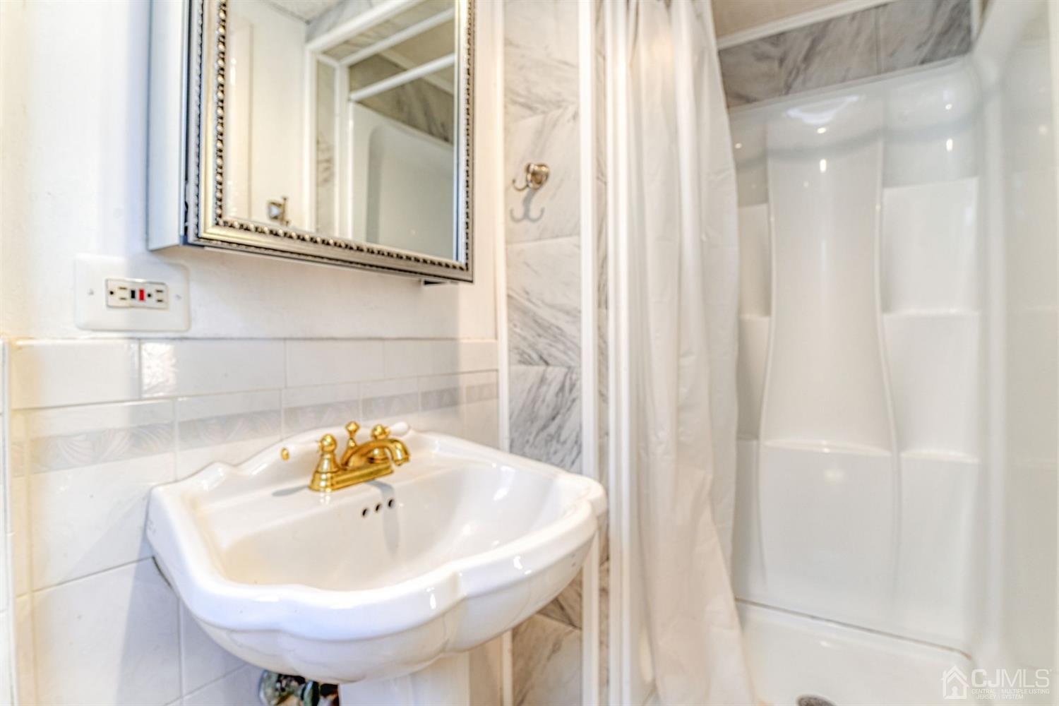 4 Hudson Road East Brunswick, NJ 08816 - Photo 37 of 43 Gallery Image 37