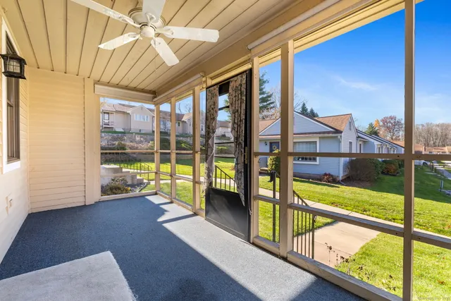 $319,000 | 10 Rockhaven Drive, Unit 10, Glastonbury, CT 06033