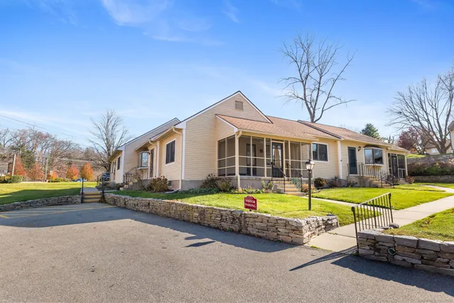 $319,000 | 10 Rockhaven Drive, Unit 10, Glastonbury, CT 06033