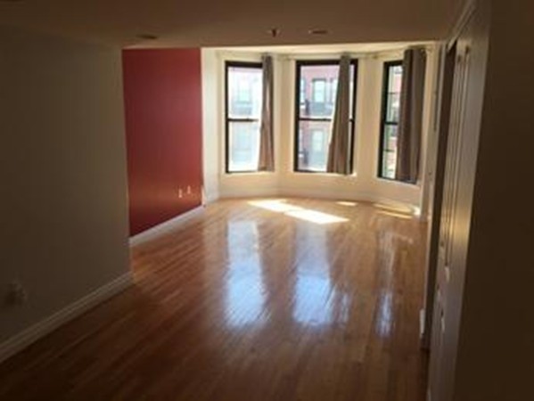 10 Charlesgate East, Unit 404 Boston, MA 02215 - Photo 2 of 6