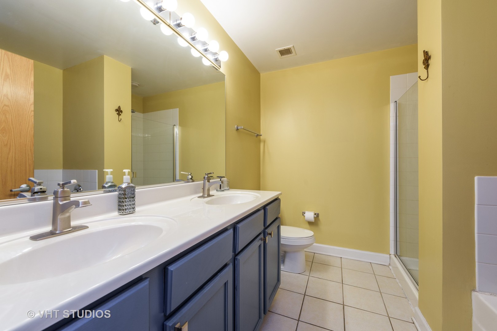 1529 South State Street, Unit 8B Chicago, IL 60605 - Photo 7 of 11 a bathroom with a double vanity sink and a mirror