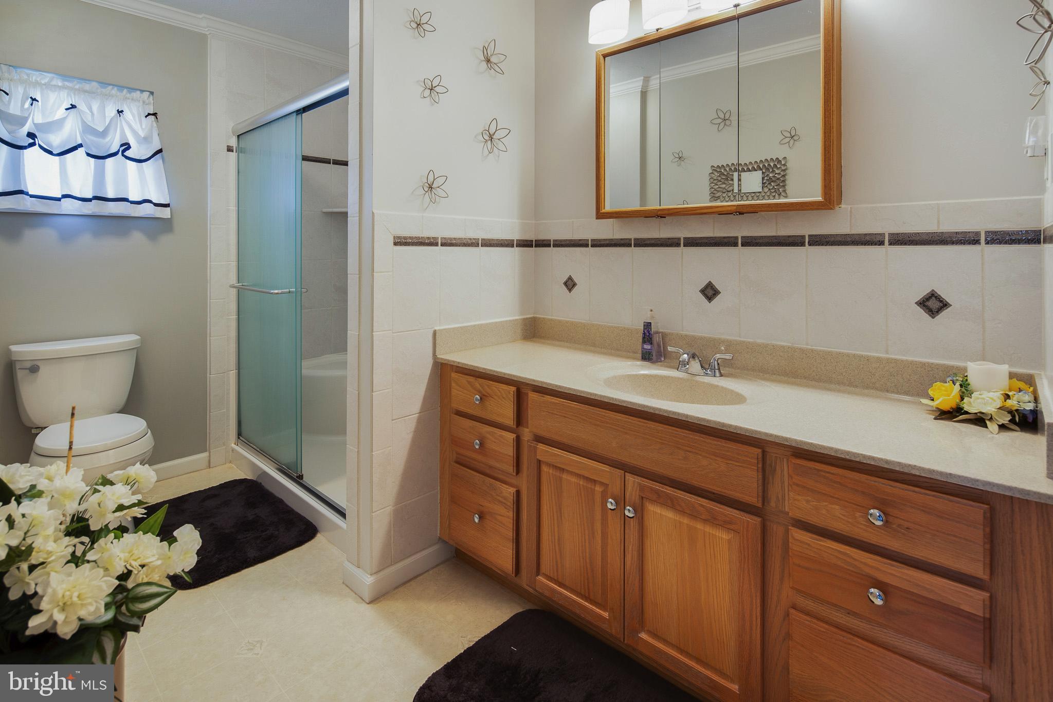 1200 Grayrock Road Newark, DE 19713 - Photo 13 of 19 Upper Level Full Bath w/Remodeled & Tiled Shower