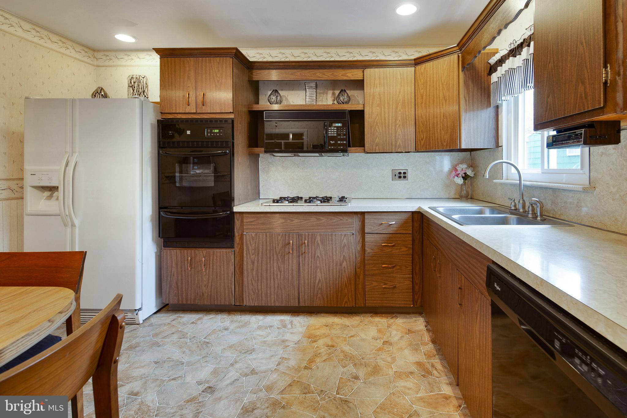 1200 Grayrock Road Newark, DE 19713 - Photo 7 of 19 Eat - In Kitchen