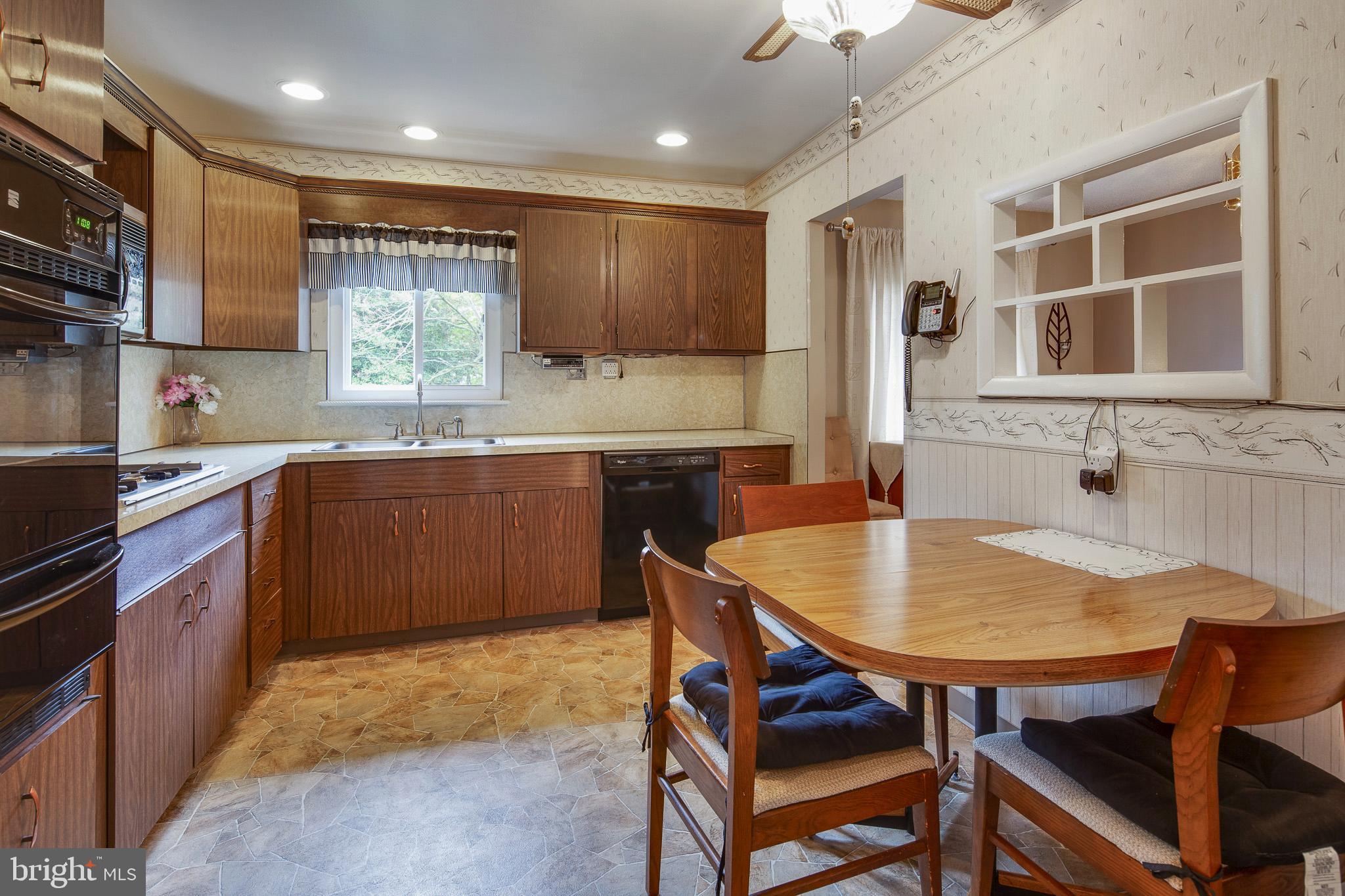 1200 Grayrock Road Newark, DE 19713 - Photo 8 of 19 Eat -In Kitchen w/Pass thru window to Dining Room