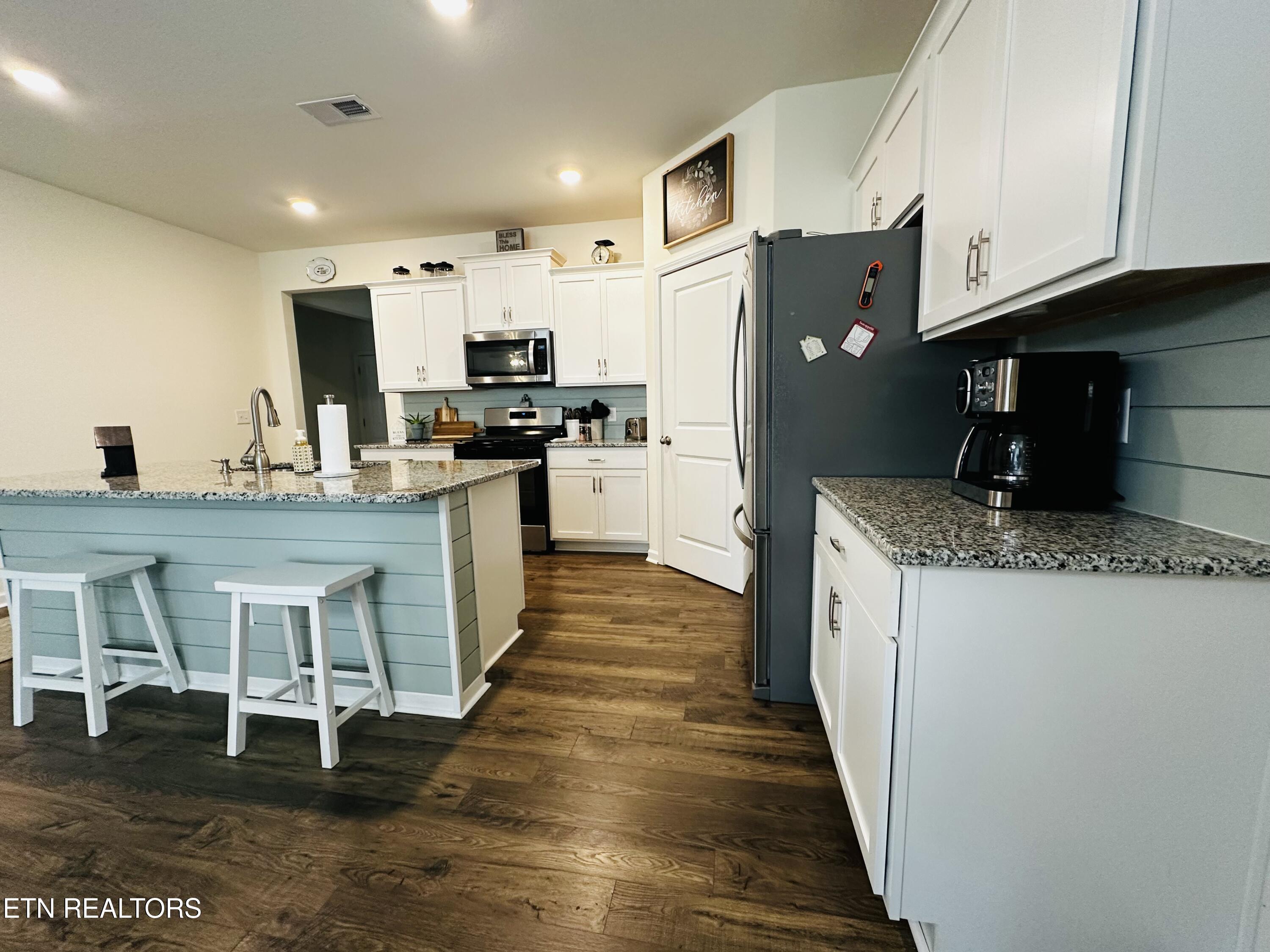 542 Cliff Street Morristown, TN 37814 - Photo 4 of 22 IMG_2871