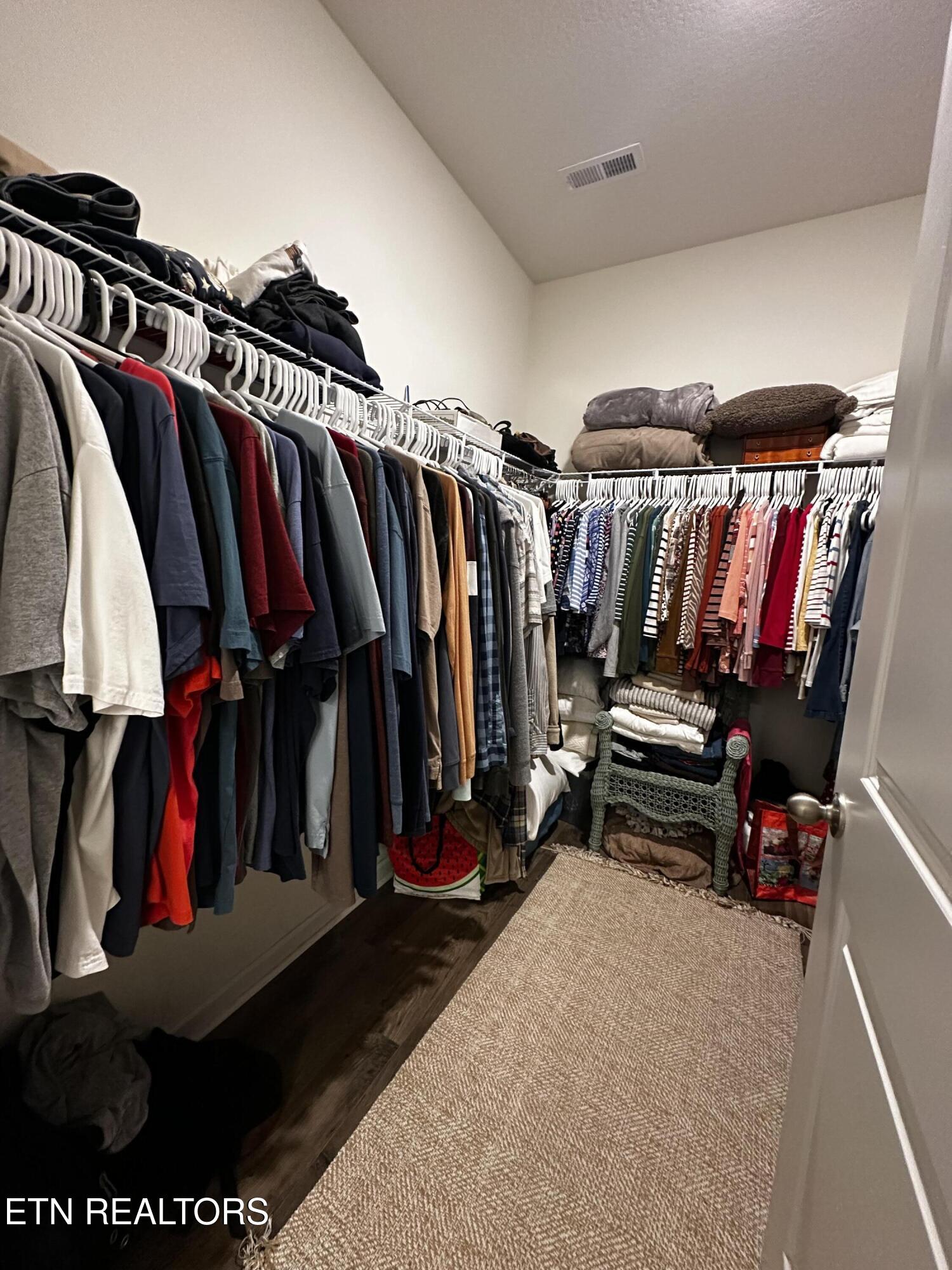 542 Cliff Street Morristown, TN 37814 - Photo 10 of 22 Master Closet