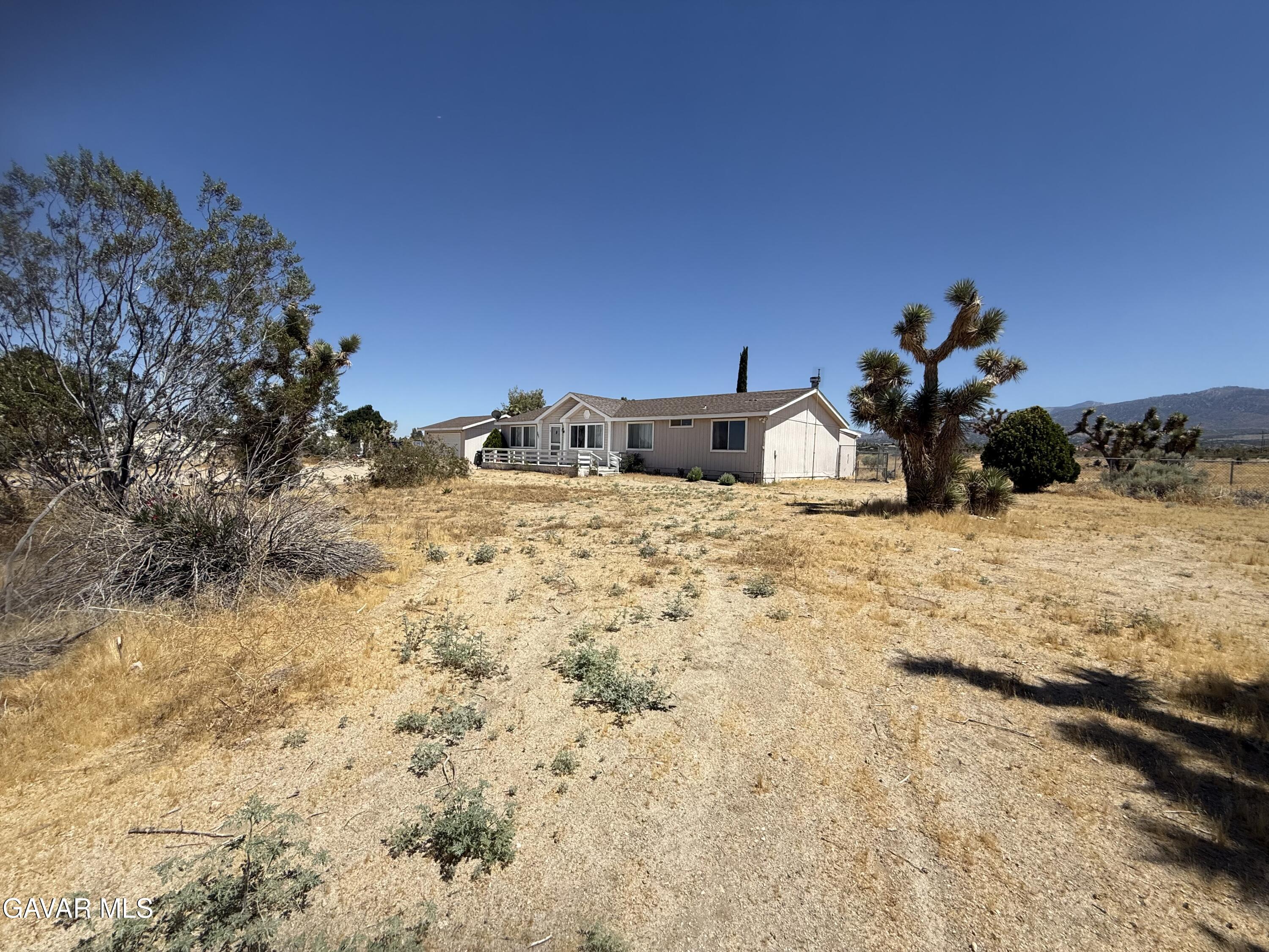 397 Joshua Hills Road Pinon Hills, CA 92372 - Photo 4 of 42 IMG_3521