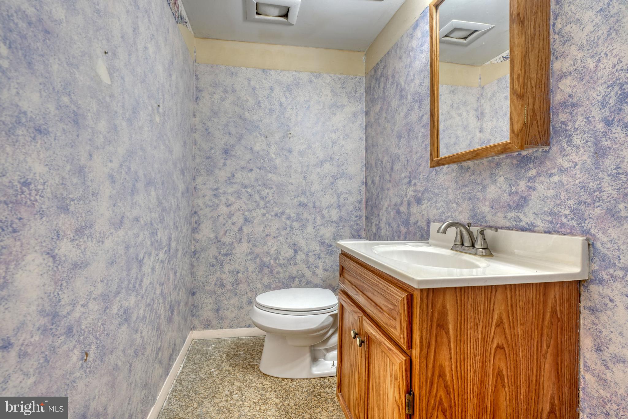 2007 Shore Road Dundalk, MD 21222 - Photo 38 of 43 HALF BATH (Lower Lvl)
