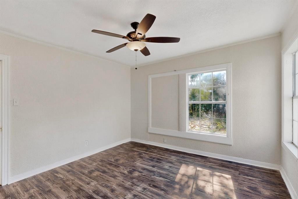 5020 Pershing Street Dallas, TX 75206 - Photo 12 of 30 a view of an empty room and window