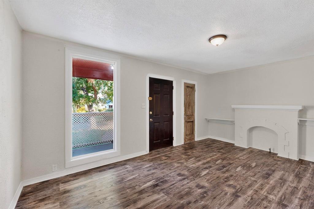 5020 Pershing Street Dallas, TX 75206 - Photo 6 of 30 a bedroom with a bed and a painting on the wall