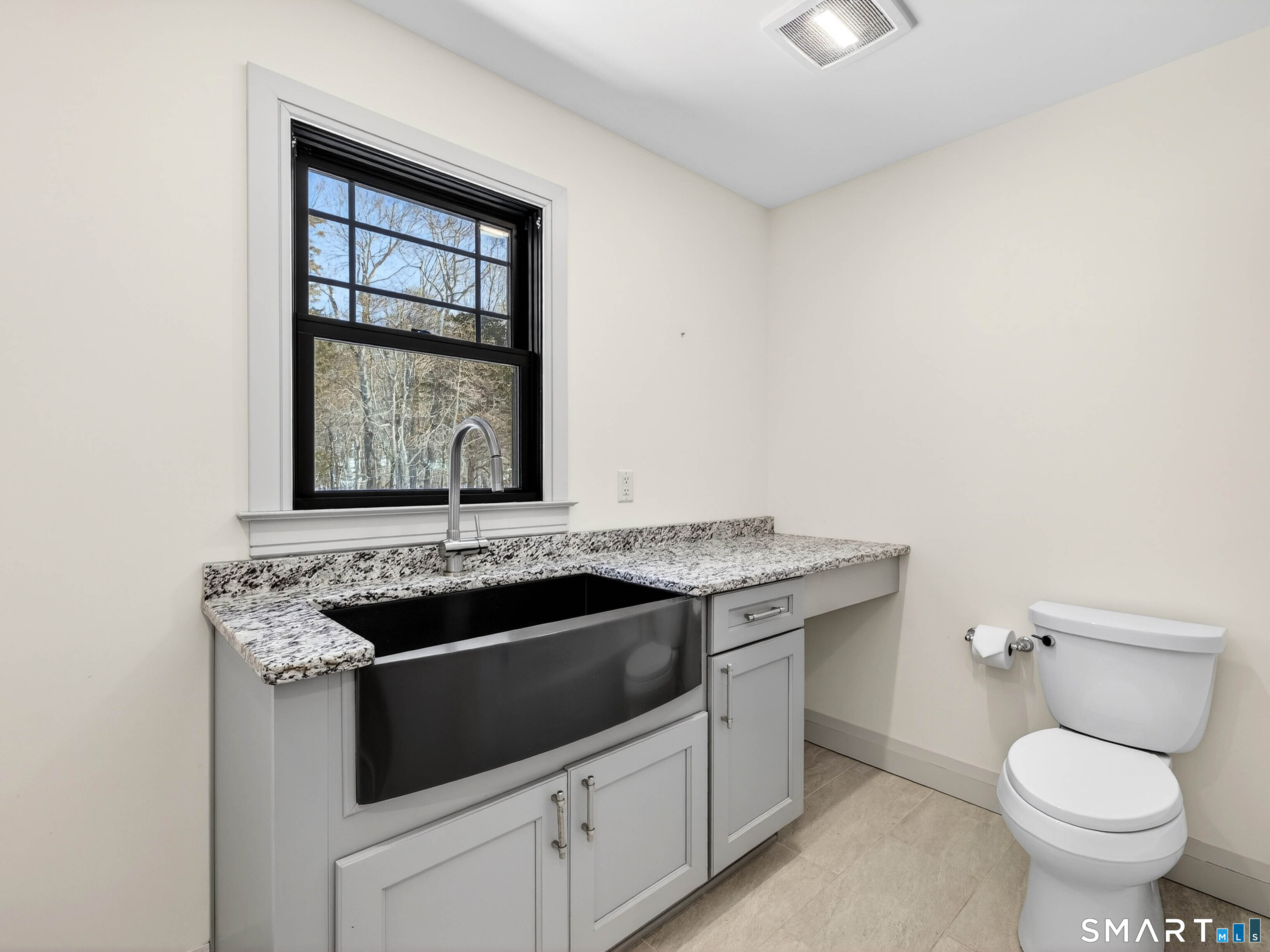 34-1 Johnny Cake Hill Road Old Lyme, CT 06371 - Photo 30 of 40 a stove top oven sitting inside of a kitchen