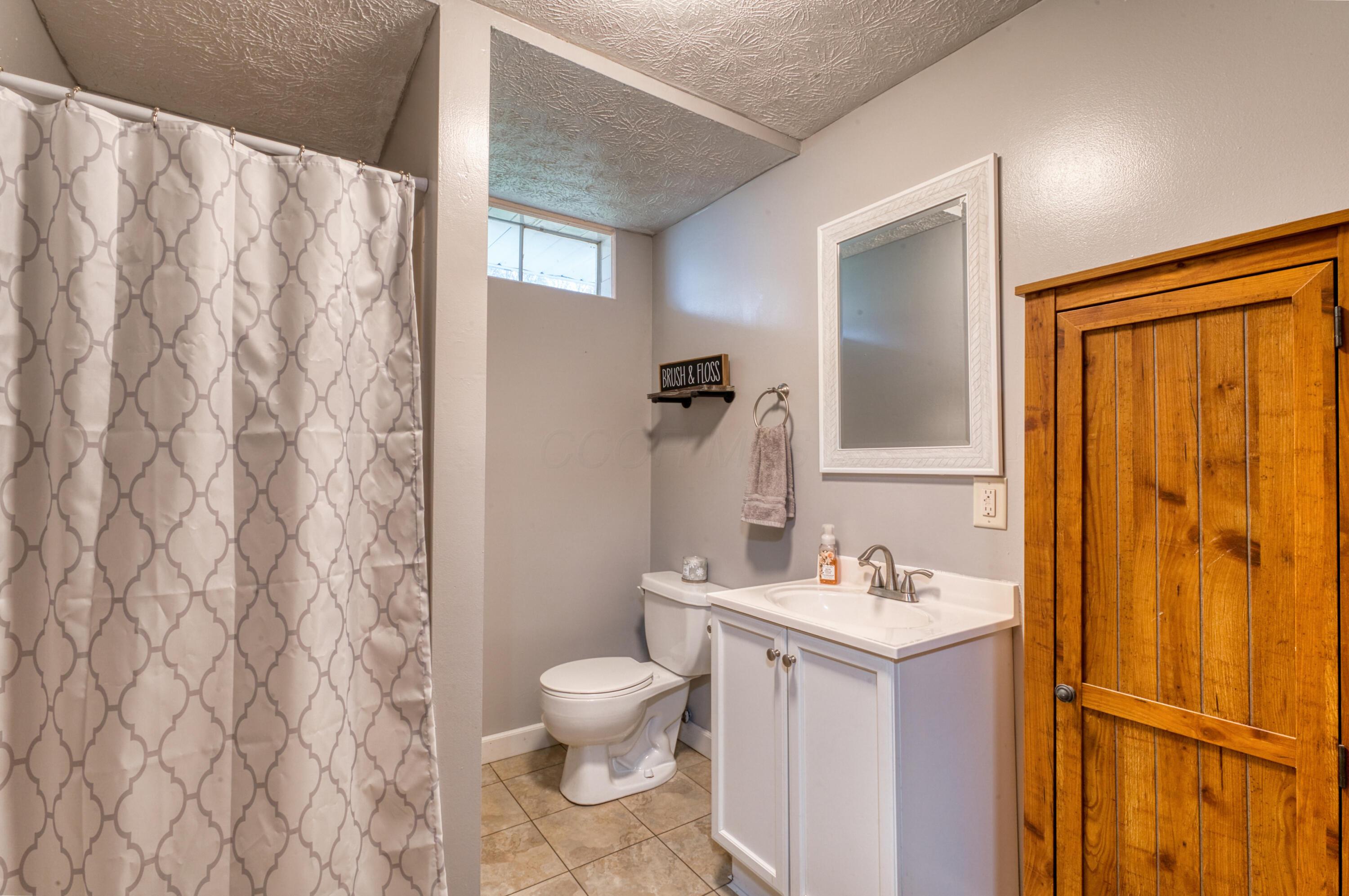 7800 Pine Ridge Road Northeast Newark, OH 43055 - Photo 30 of 52 Full Bathroom #2