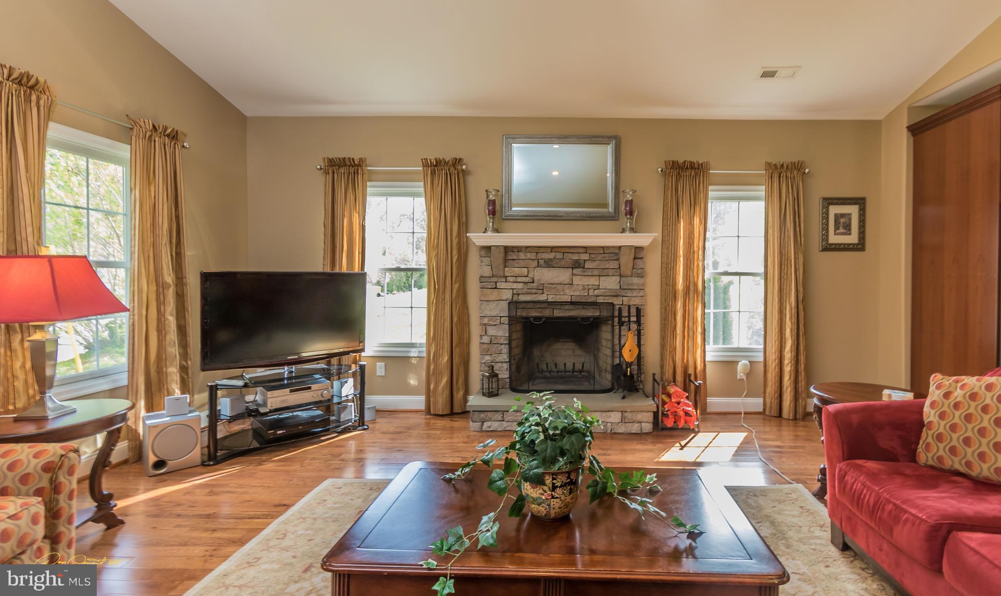 109 Severn Avenue Severna Park, MD 21146 - Photo 12 of 29 Living Room