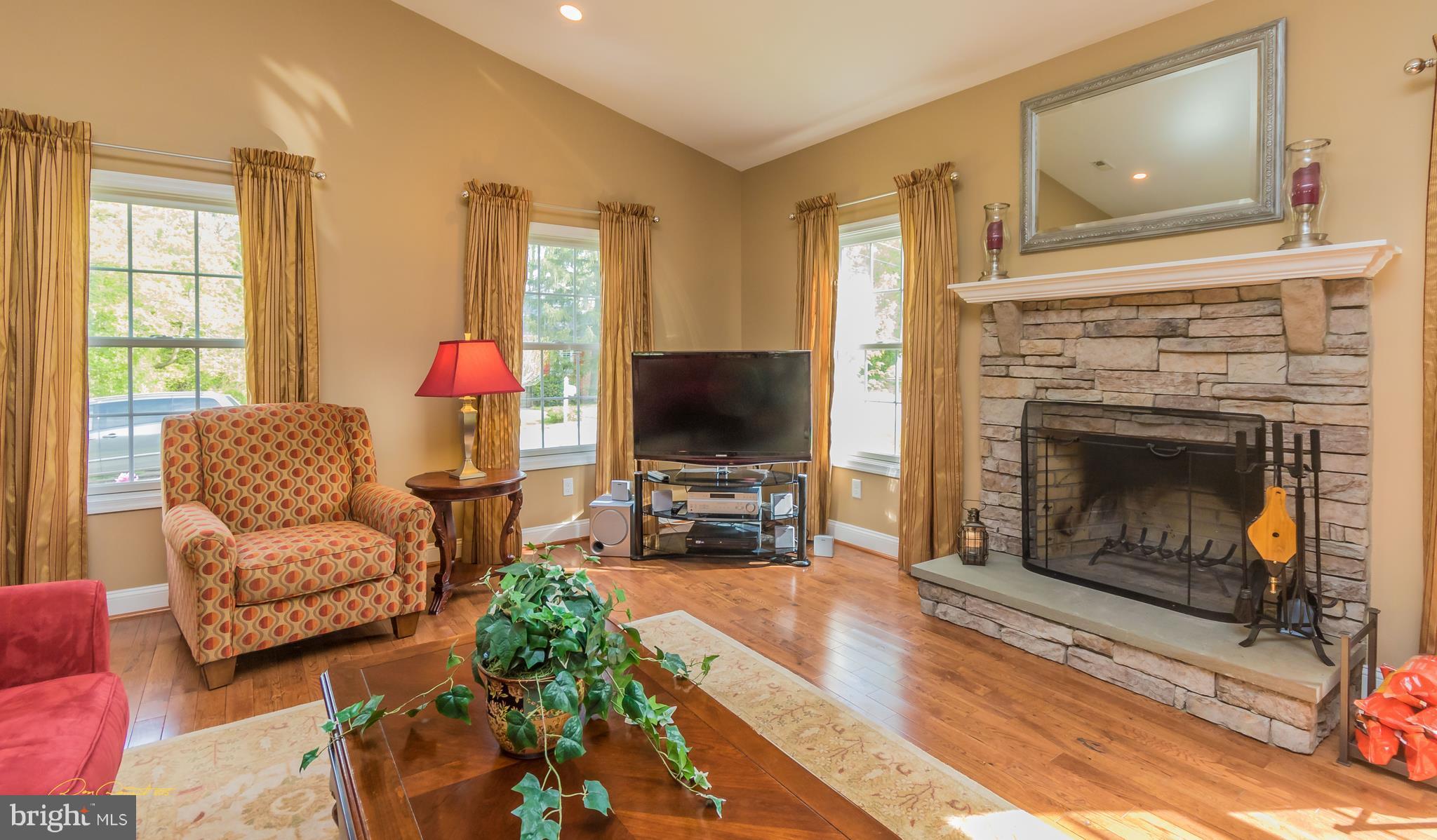 109 Severn Avenue Severna Park, MD 21146 - Photo 3 of 29 Living Room