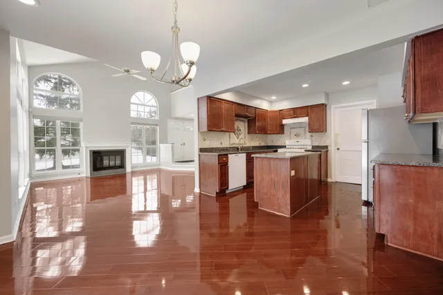 $385,000 | 848 Newbury Court, Schaumburg, IL 60173