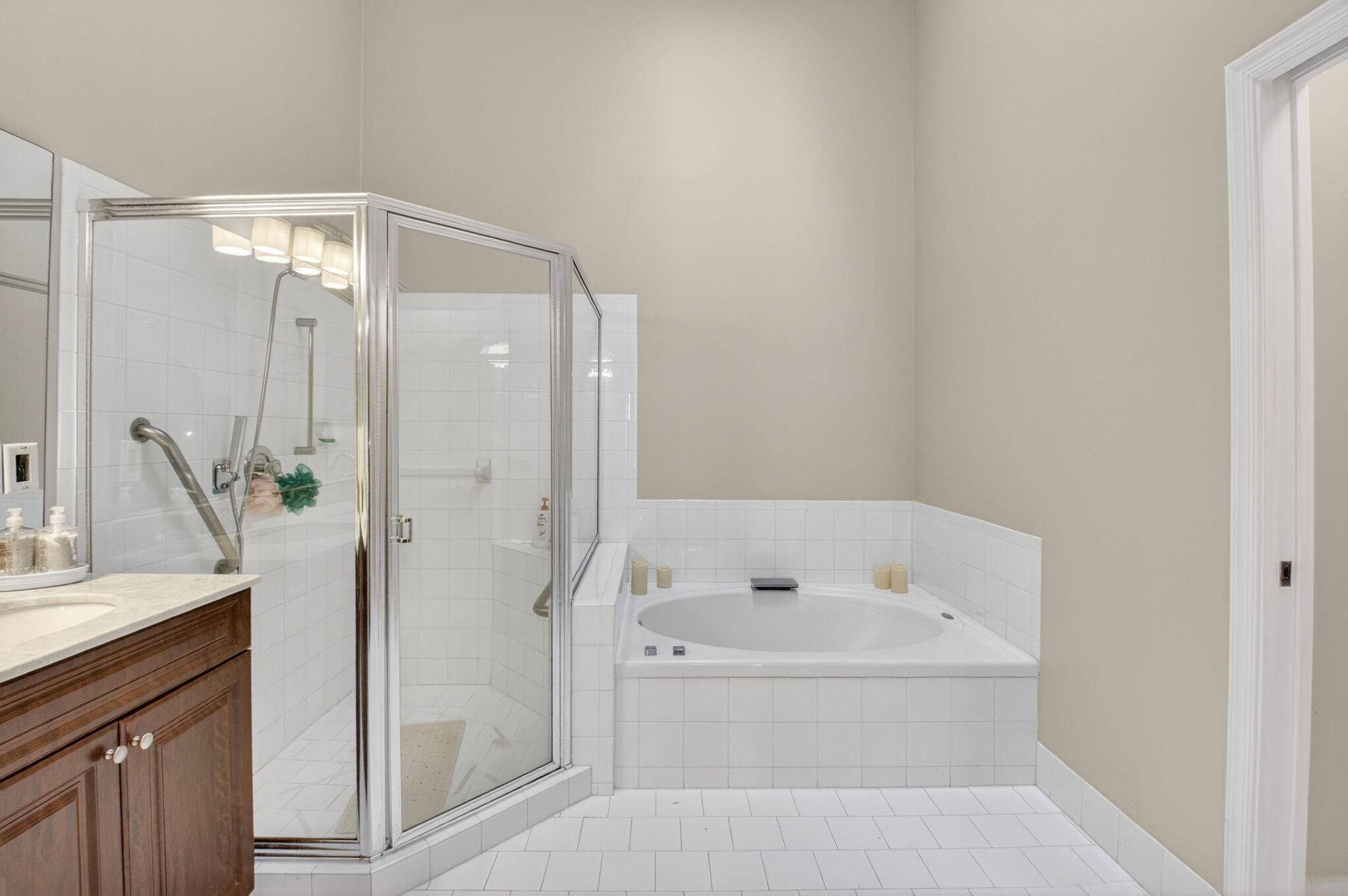 8361 Horseshoe Bay Road Boynton Beach, FL 33472 - Photo 29 of 73 a bathroom with a bathtub and a sink