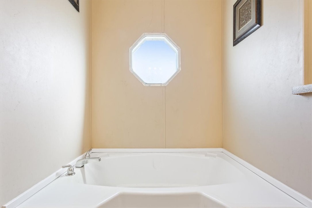 4517 Rocking K Drive Waco, TX 76705 - Photo 15 of 25 a bathroom with a tub