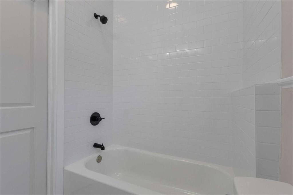 1286 Allene Avenue Southwest Atlanta, GA 30310 - Photo 25 of 49 a bathroom with a bathtub
