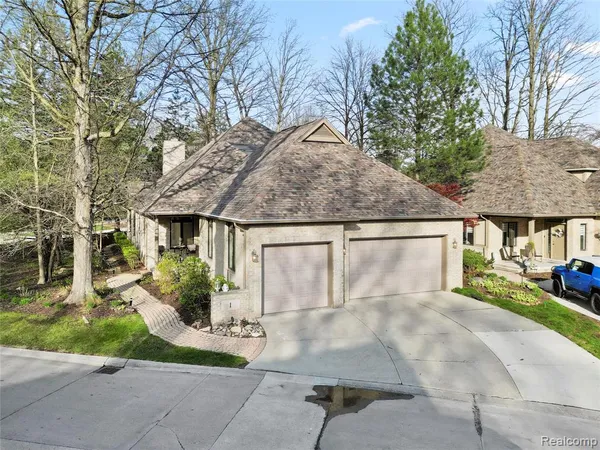 $675,000 | 1 Cumberlane Court, Dearborn, MI 48126