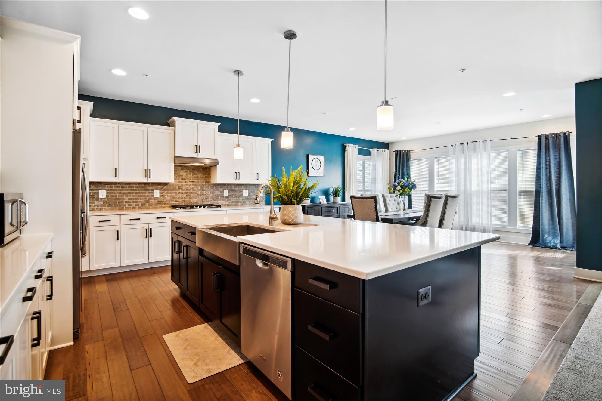 12600 Abercorn Place Brandywine, MD 20613 - Photo 7 of 43 a kitchen with stainless steel appliances granite countertop a sink a stove and a refrigerator